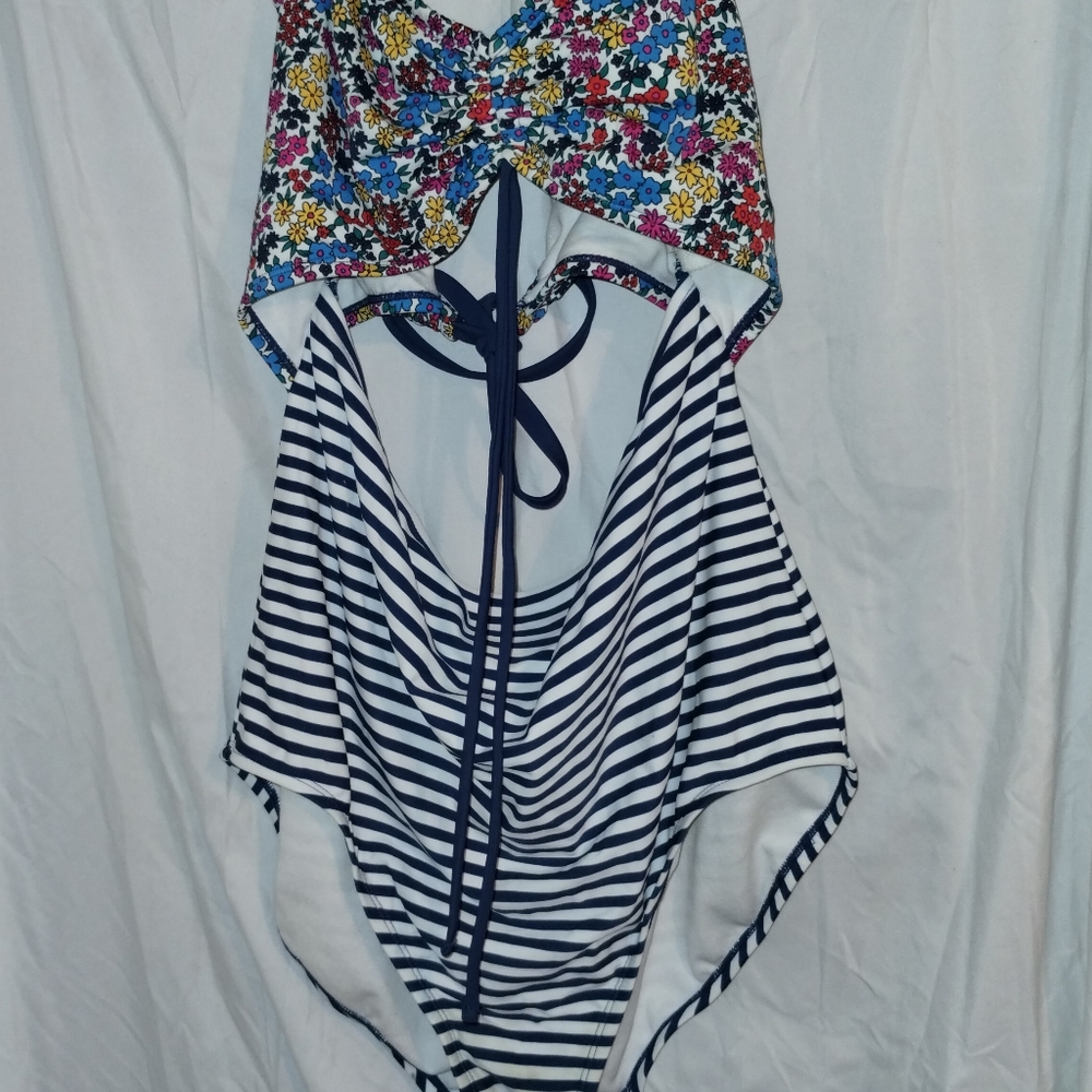 Swim suit